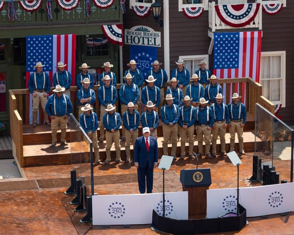 Trump inaugura la biblioteca di Theodore Roosevelt e si paragona a lui