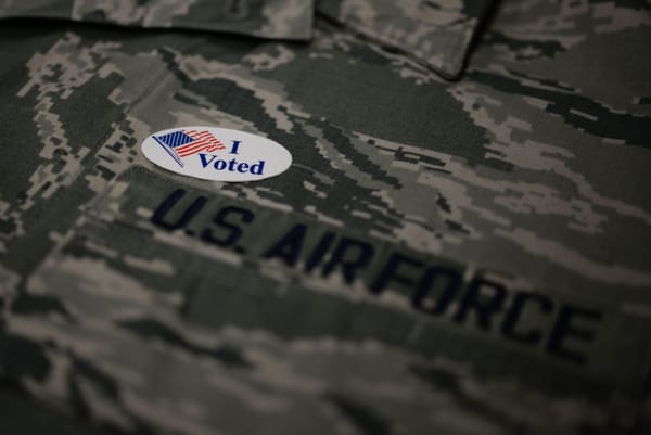 Trump non esclude truppe ai seggi per le midterm, i Dem si preparano