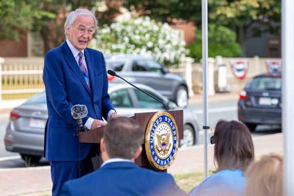 A 80 anni Ed Markey punta sul progressismo per superare la questione dell'età