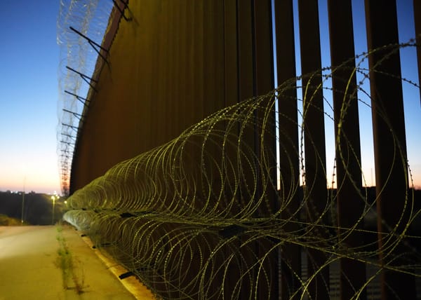 I militari potranno arrestare i migranti anche fuori dalle zone destinate alla difesa