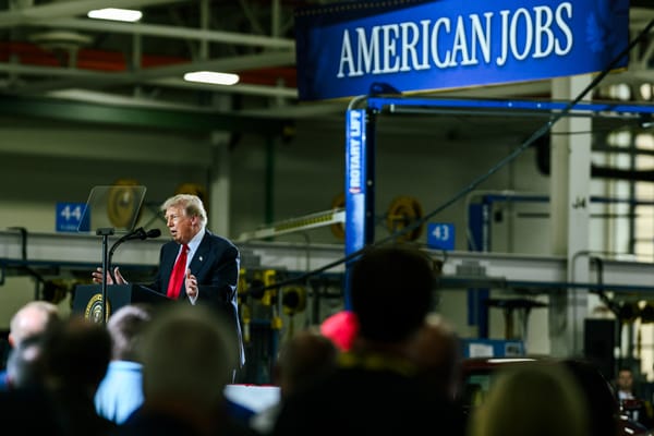 Gli influencer pro-Trump perdono pubblico alla vigilia delle elezioni di metà mandato