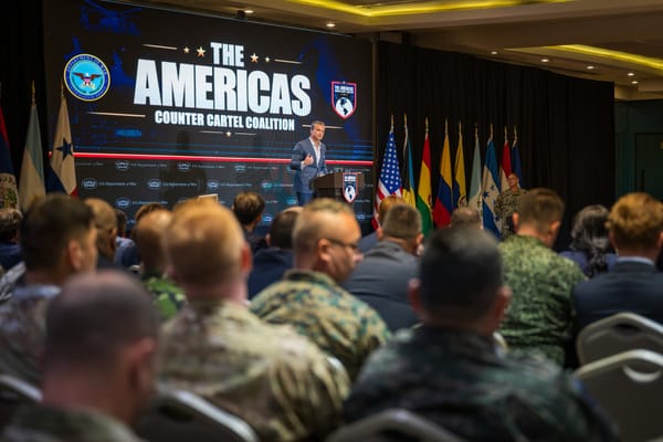 Hegseth arrola l'America Latina nella guerra alla droga: "Facciamo cose cattive a persone cattive"