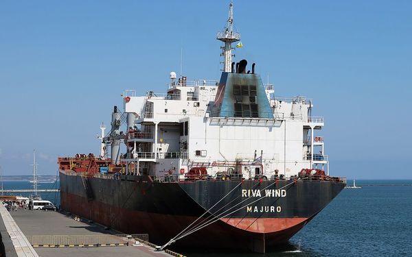 Mosca dà la caccia ai cargo ucraini, Washington frena Kyiv sugli attacchi alle petroliere