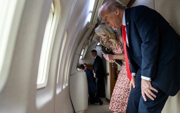 La collaboratrice più vicina a Trump è stata senza nulla osta di sicurezza per un anno