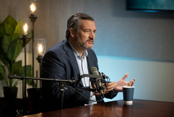 Ted Cruz prepara la corsa per il 2028 e attacca JD Vance