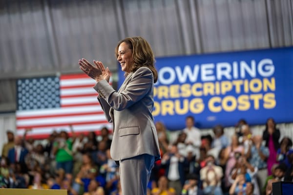 Newsom lascia il passo a Harris: se lei si candida nel 2028, lui non correrà