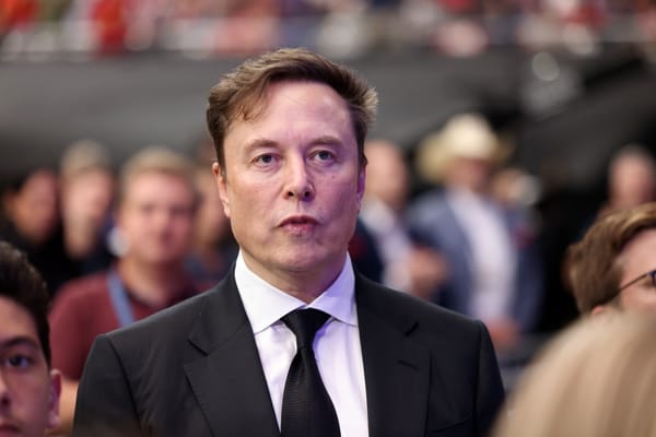 Elon Musk è ossessionata dalla politica del Regno Unito
