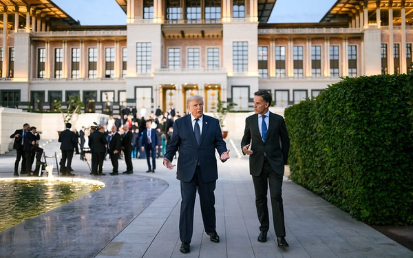 Trump vuole farsi rimborsare dall'Europa gli aiuti all'Ucraina