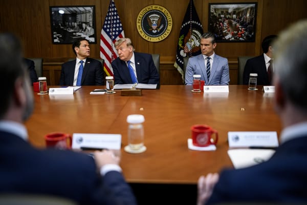 Com'è lavorare nel governo di Trump: vicini al presidente, ma con poco potere