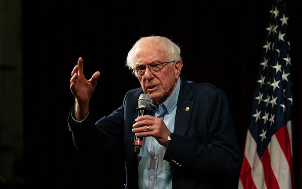 Sanders e Bannon alleati contro la corsa all'intelligenza artificiale