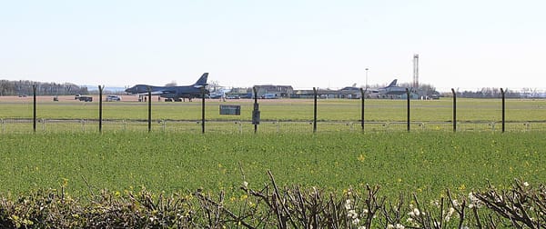 Cinque arresti vicino a RAF Fairford, la base da cui gli Stati Uniti colpiscono l'Iran