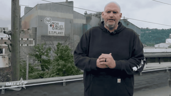 Fetterman appare a sorpresa alla convention repubblicana e dice che rifiuterà "gli estremi del socialismo"