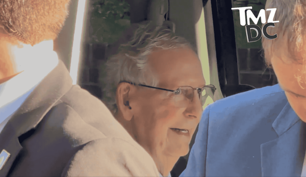 McConnell torna a votare al Senato dopo tre mesi di assenza
