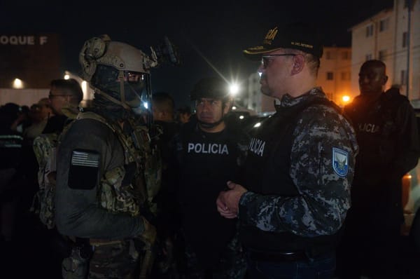 La guerra alla droga di Trump scende sul terreno: soldati americani nei raid in Ecuador
