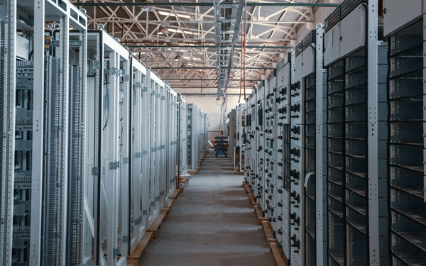 Bombardare i data center cinesi: il piano di un think tank di Washington per fermare Pechino