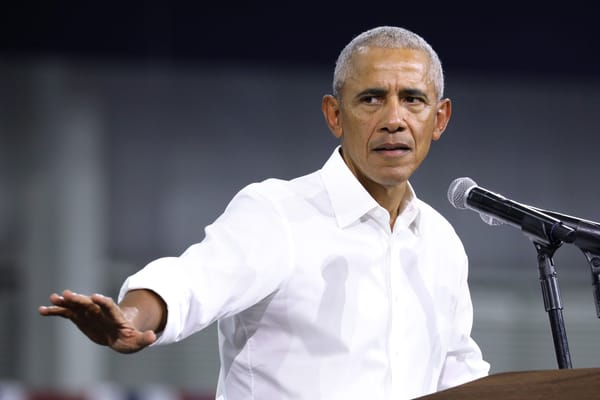 Obama torna in campagna elettorale per le midterm e attacca Trump con una durezza insolita
