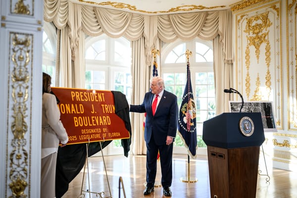 Trump vuole trasformare il suo golf club in Florida in una residenza ufficiale del governo