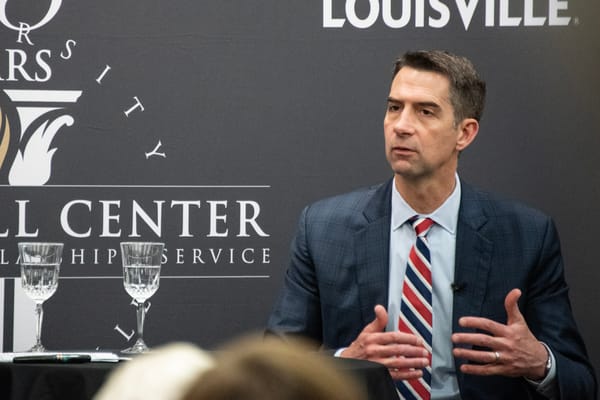 Trump accusa il senatore Tom Cotton di bloccare l'ora legale permanente