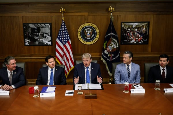 Vertice segreto a Camp David: Trump valuta di riprendere la guerra con l'Iran