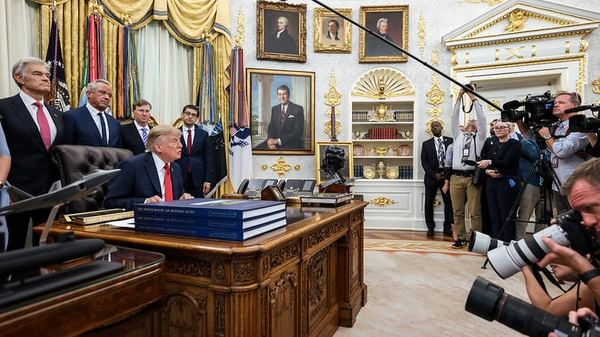 A un mese dal voto Trump intende dare 90 dollari a oltre 20 milioni di anziani