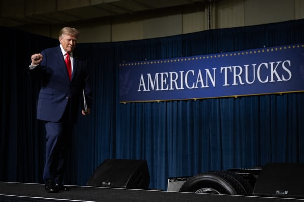 Trump torna in Texas per salvare Paxton, che in privato gli dà la colpa dei suoi guai