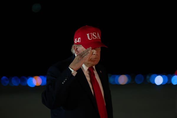 Alla Casa Bianca il clima è cupo prima delle midterm e Trump si affida a pochi fedelissimi
