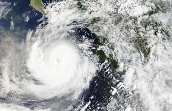 Le onde di Rachel devastano Long Beach, El Niño tocca il record nel Pacifico